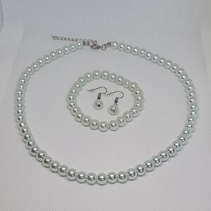 Classic White Pearl Necklace Set